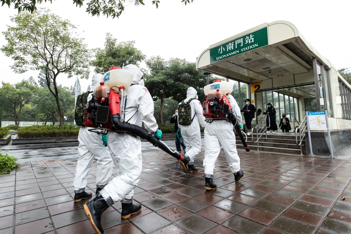 Taiwan Ministry of Defense:Troopers with 33 Chemical ROCArmy deployed in Taipei Main Station, Taoyuan Int'l Airport, and quarantine hotels for sterilization missions. ROCArmedForces stand with our people to StopTheSpread of COVID19 Omicron and ensure their safety