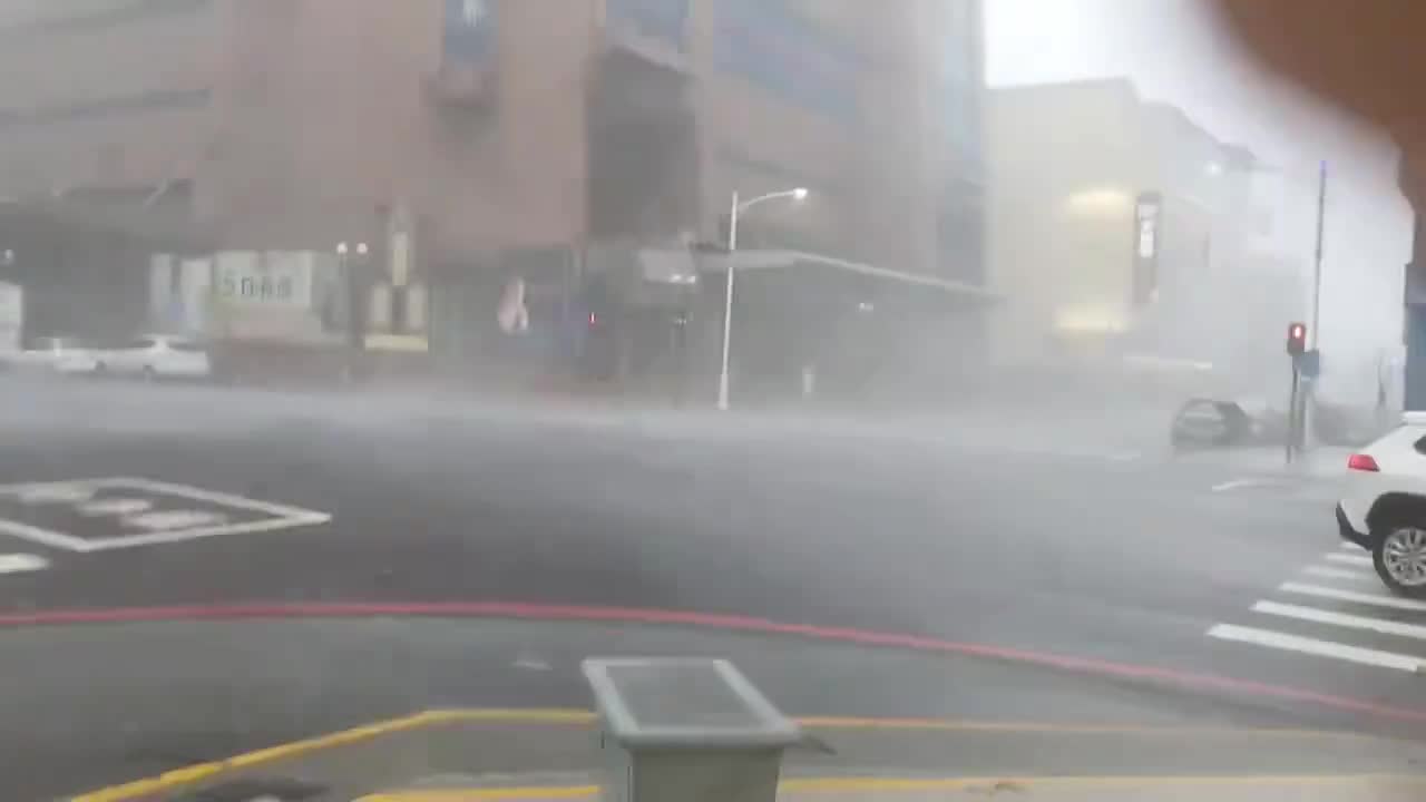 Footage of Typhoon Krathon roaring in the city of Kaohsiung, Taiwan