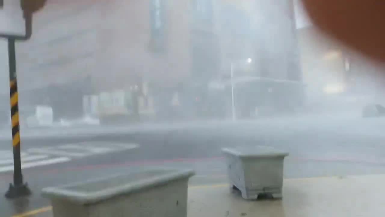 Footage of Typhoon Krathon roaring in the city of Kaohsiung, Taiwan